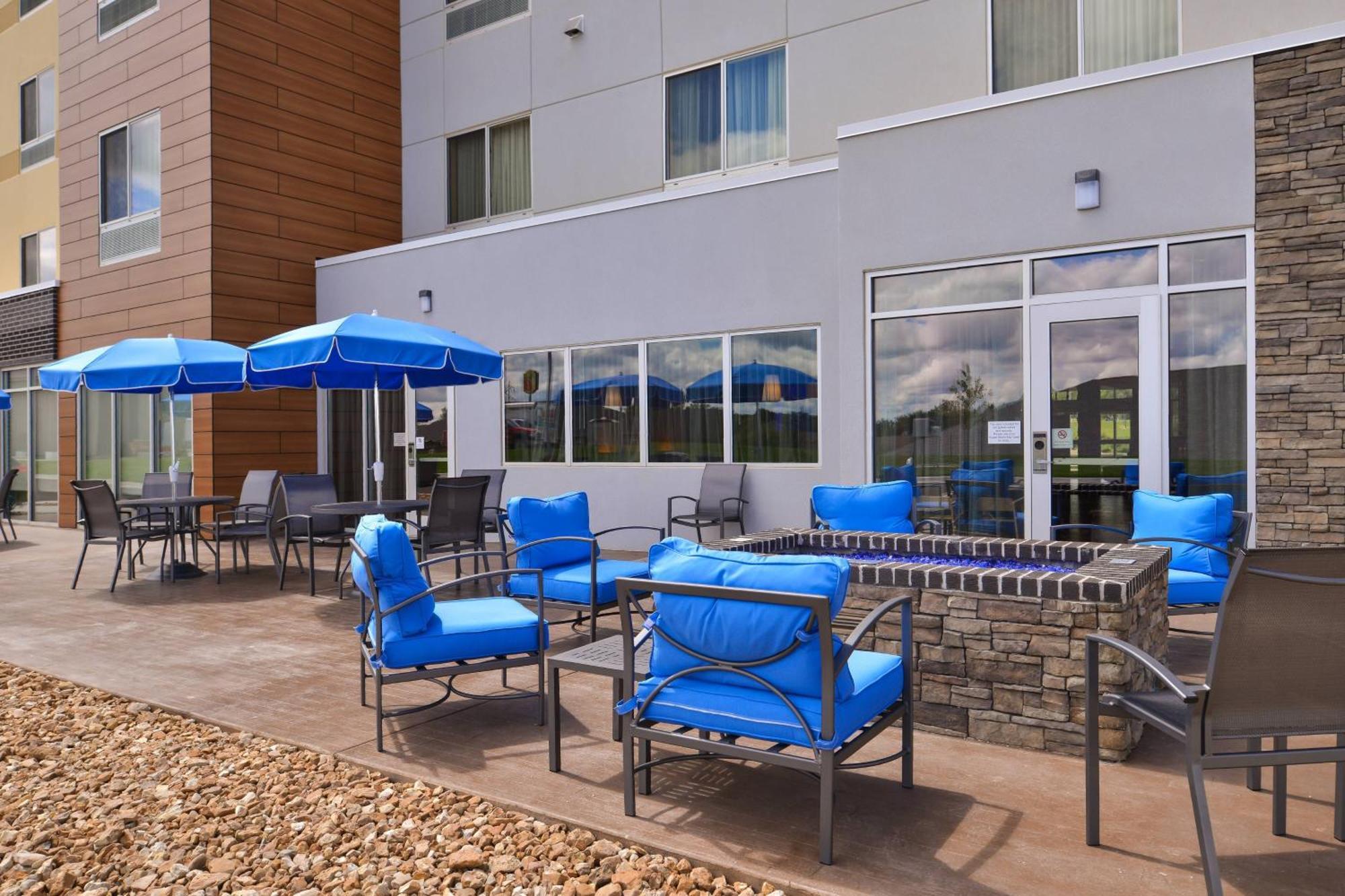 Fairfield Inn & Suites By Marriott Warrensburg Bagian luar foto